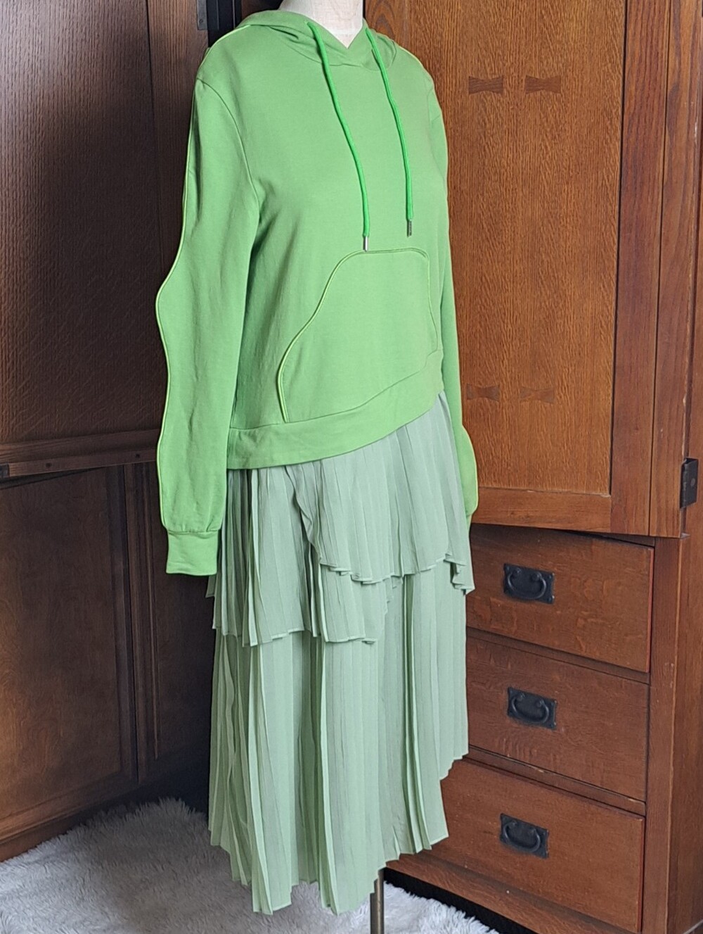 Kelly Obi New York NWT Green Hooded Pleated Chiffon Layered Dress M - Picture 5 of 12